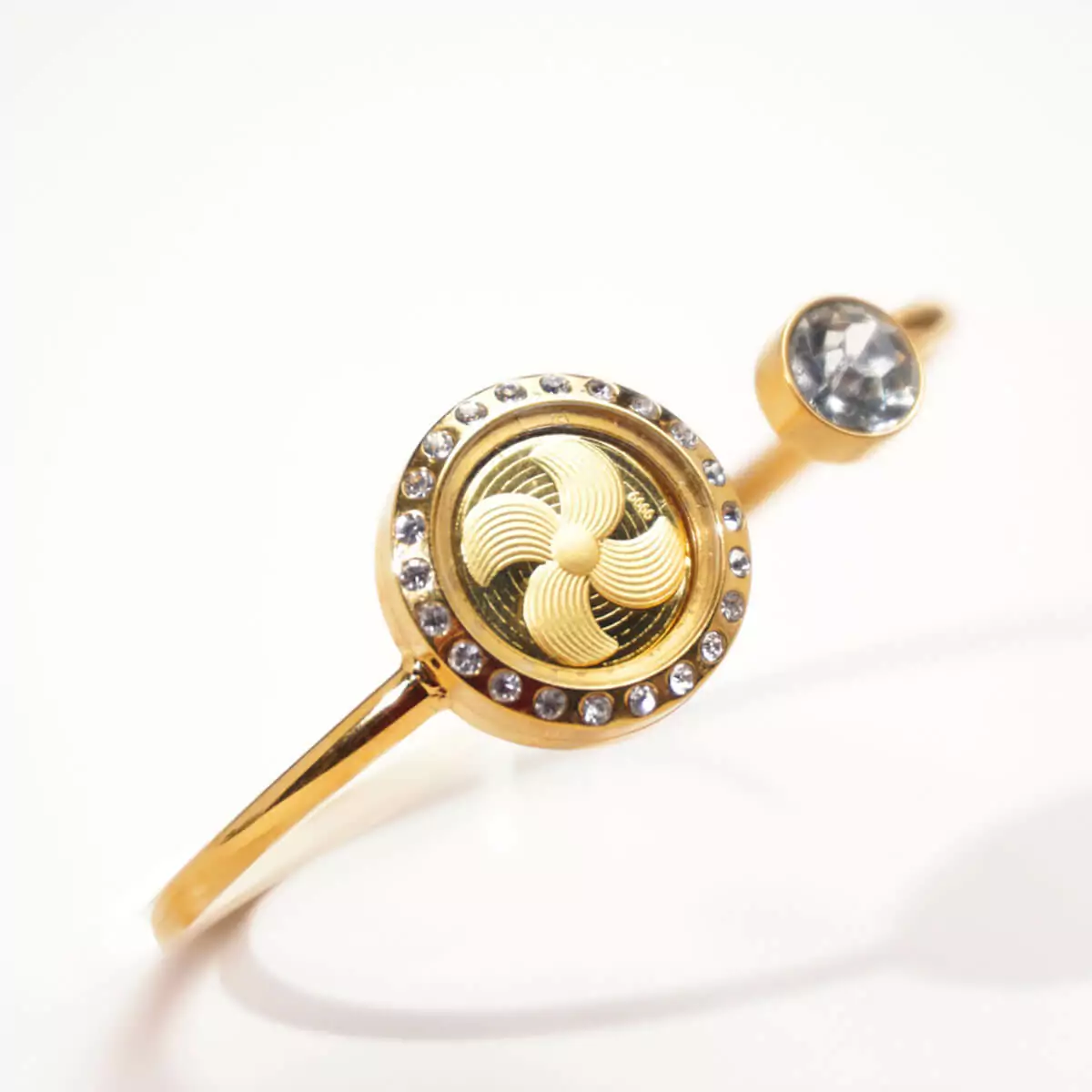 Che Kung Windmill Spring Bangle - Image 2